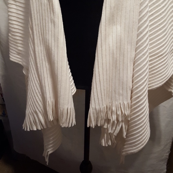 large Coldwater Creek cream color shaw - Picture 2 of 6